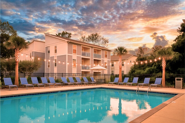 Village Green Apartment Homes - Village Green Apartment Homes