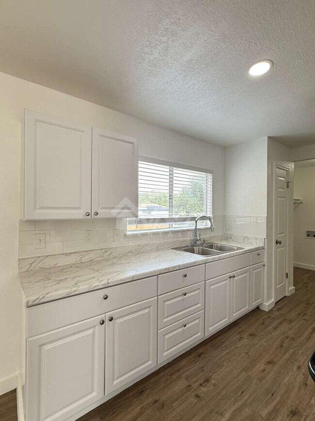 Photo - 3713 Candlebluff Dr