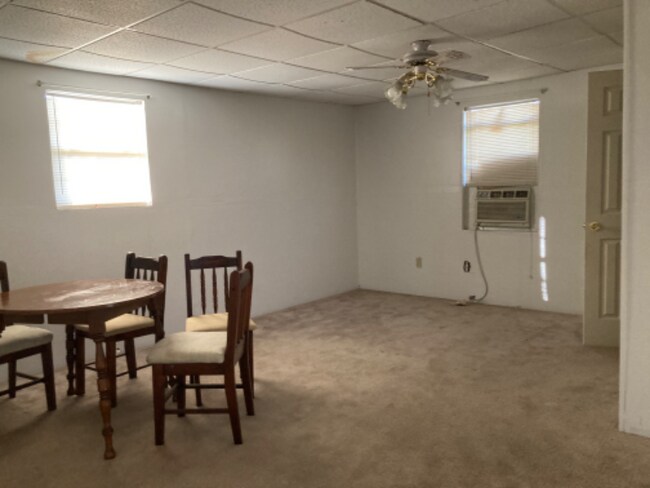 Photo - 5912 Owen St