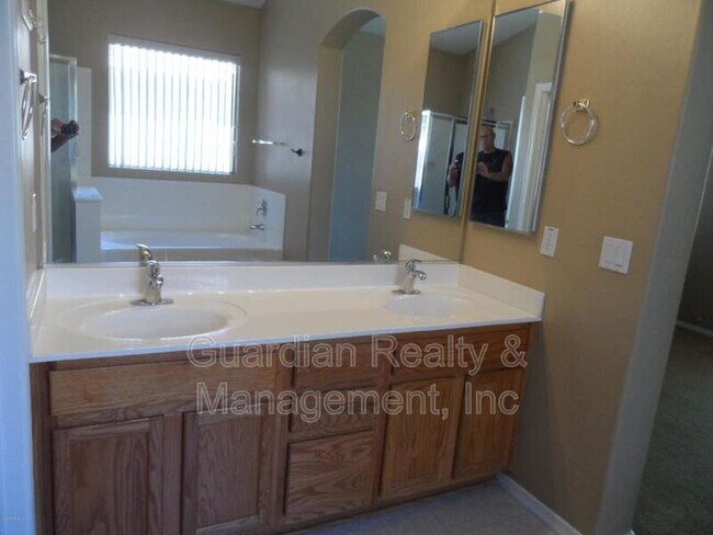 Photo - 4321 E Augusta Ave