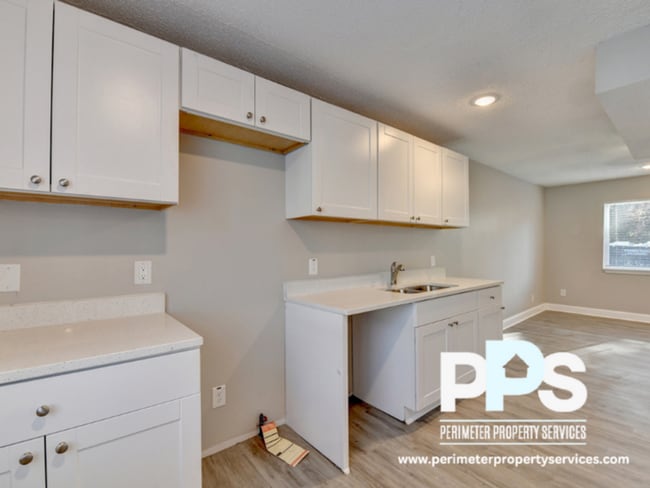 Photo - 390 W Lake Ave NW