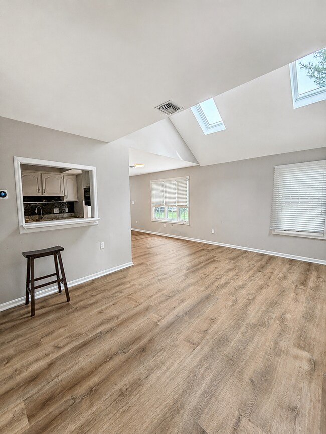 Photo - 252 Crescent Dr