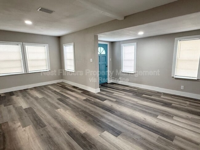 Photo - 222 9th St S