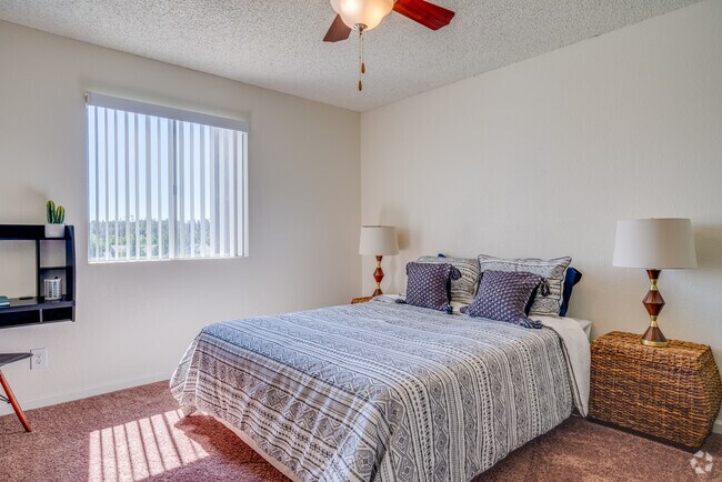 1 BR, 1 BA - 607 SF