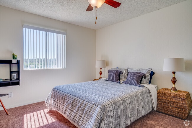 1HAB, 1BA - 607 ft² - Country Club Vista Apartments