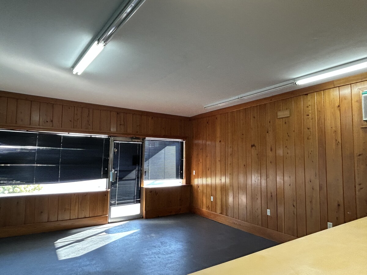 Photo - 101 W Barnard St