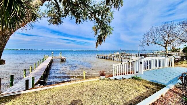 Building Photo - Beautiful 3 bed / 2.5 bath WITH BOAT DOCK ... Rental