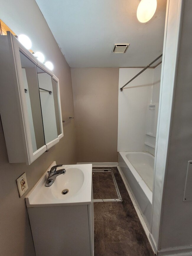 Photo - 1809-1811 Morton - Four Eight Unit 1809 Morton