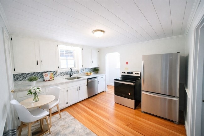 Building Photo - 14 Paul Revere Rd