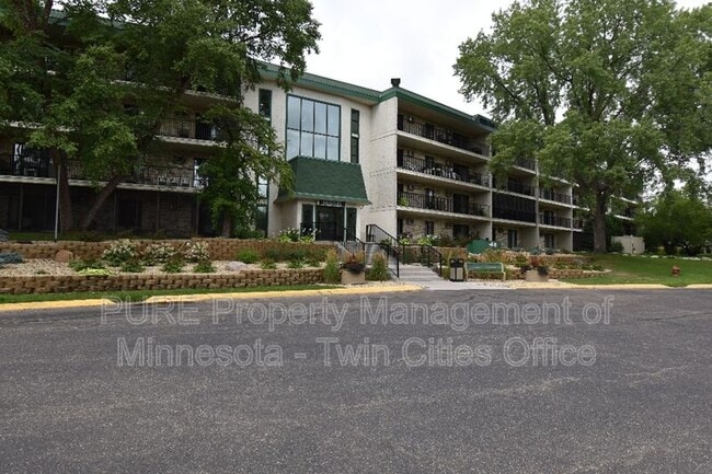 Photo - 10501 Cedar Lk Rd S Unidad 512 Rental