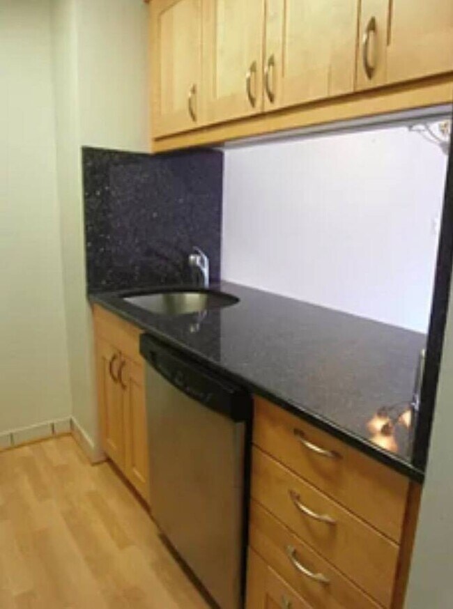 200 Rector Pl Unit 22L