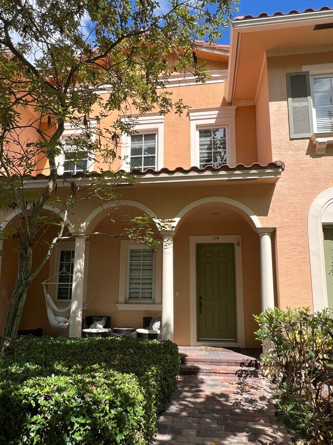 Photo - 174 Lismore Ln