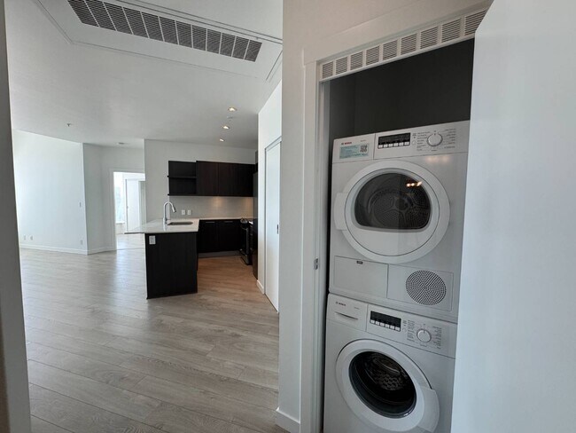 Photo - Centre West - 2318 Unit 2318