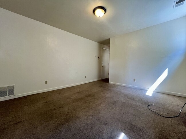 Photo - Large 1 BR Apartment in Lovely South Oakla... Unit 1