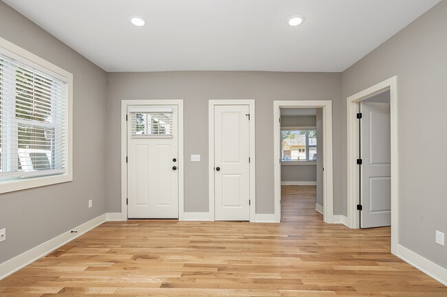 Photo - 654 11th St NW Unidad 1