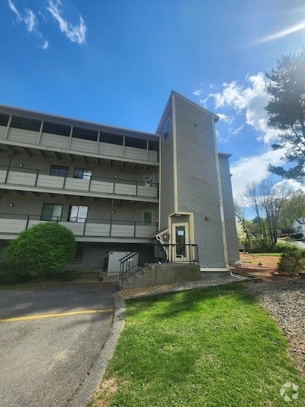 Building Photo - 1195 Grafton St Unit 2 Rental