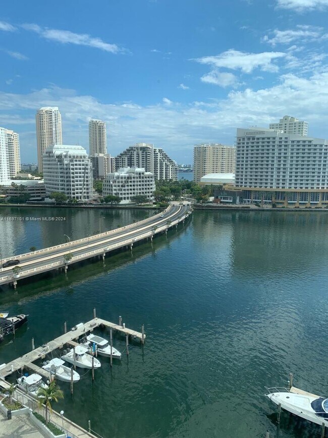 Photo - 905 Brickell Bay Dr