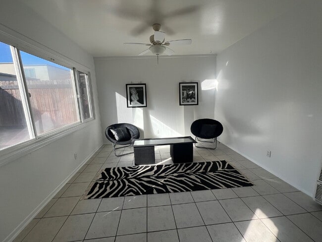 Building Photo - 1132 Dover Ln Unit A