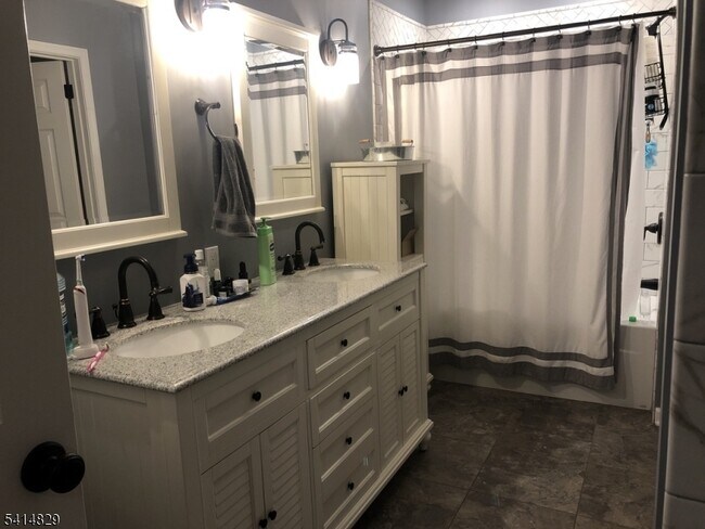 Photo - 173 Riveredge Dr