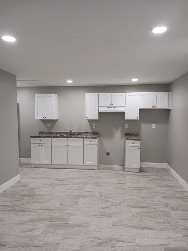 Photo - NEWLY RENOVATED SINGLE LEVEL 3 BEDROOM UNITS ON A QUIET STREET Unit 4211 Maine St
