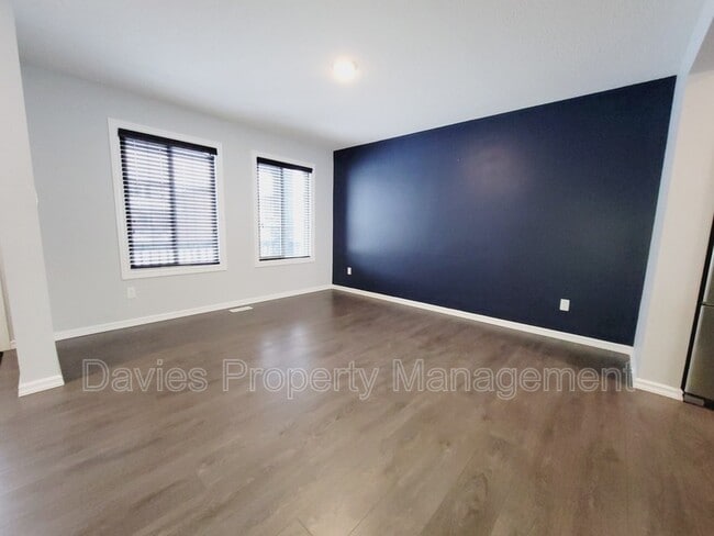 Photo - 16027-16013 13 Ave SW