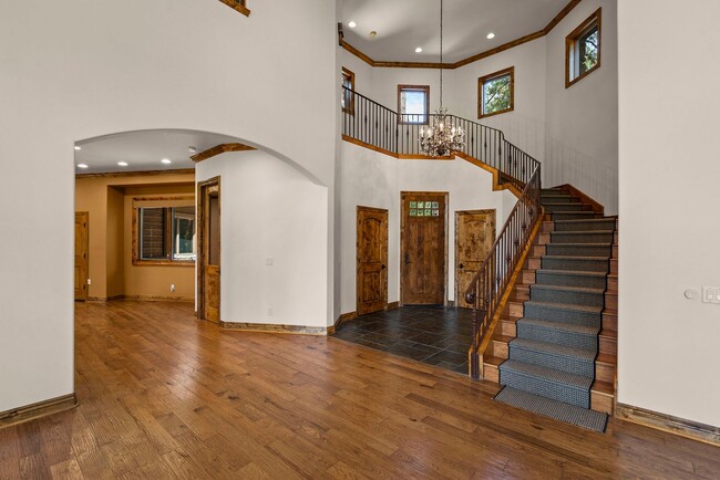 Photo - 345 Country Club Dr
