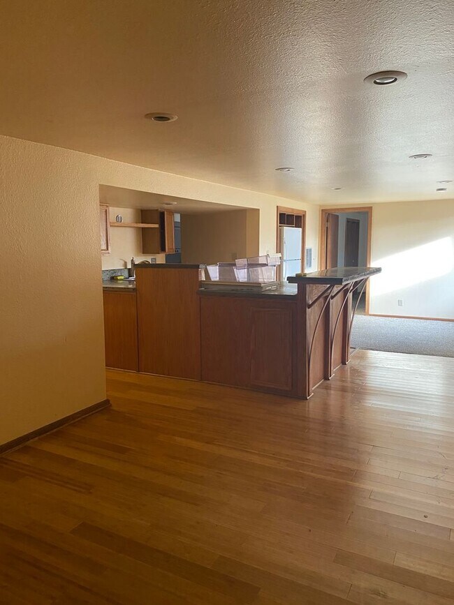 Photo - Midtown Three Bedroom Basement Space for R...