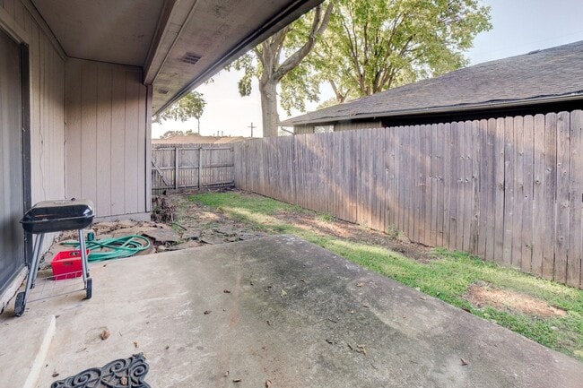 Photo - PETS NOT ALLOWED - Newly renovated duplex unit in the heart of midtown Tulsa