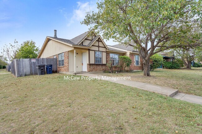 Photo - Fort Worth 2/1 Duplex close to TCC South!