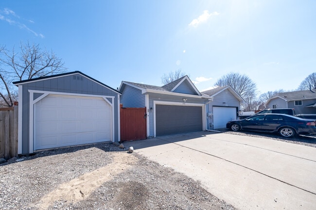 Photo - 1705 Slater Ln