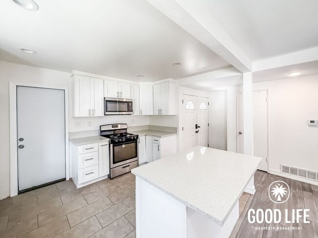Photo - 16691 Newland St