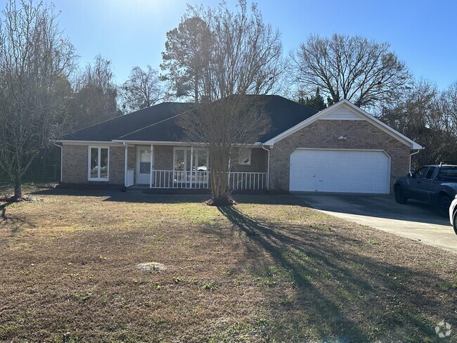 Building Photo - 211 Forest Oaks Dr Rental