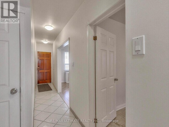 Photo - 1652 Dufferin St Unit Main