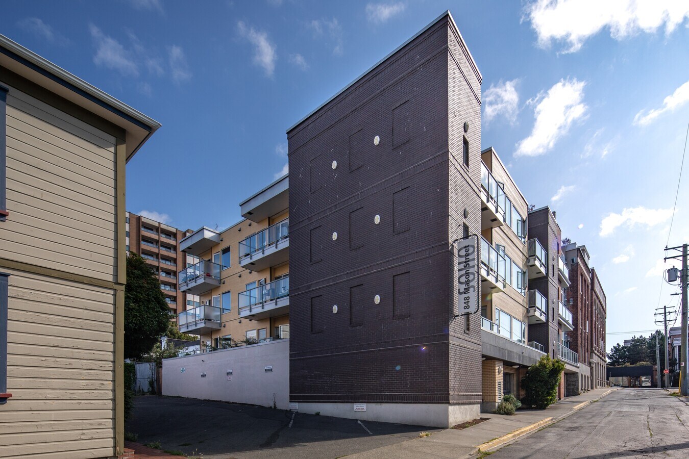 Photo - 848 Mason St