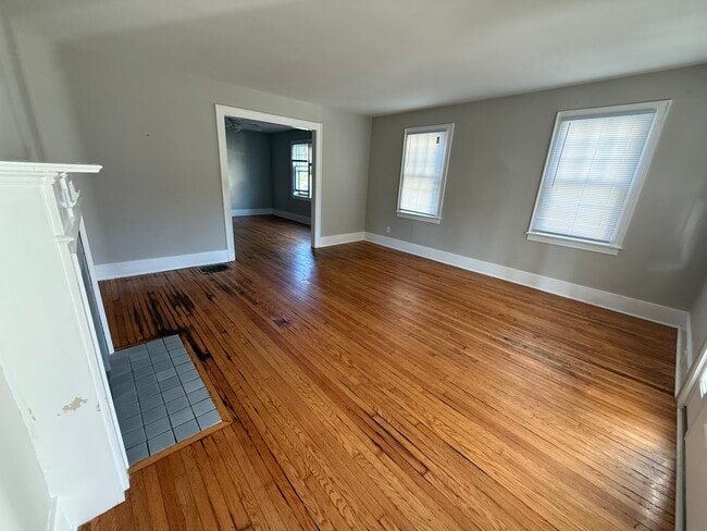 Building Photo - 354 E Cecil St Unit 354