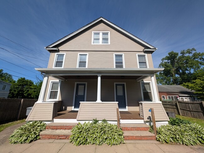 Building Photo - 24 Thompson Ct Unit 1