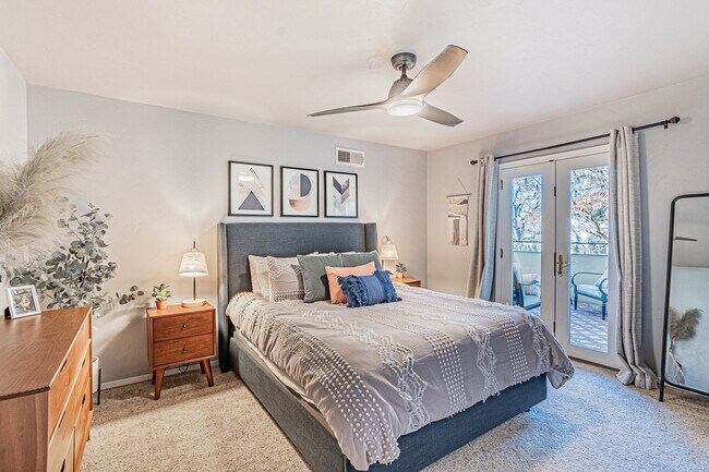 Photo - Vibrant 2 Bed 1 Bath Condo with Reserved S... Unidad 207