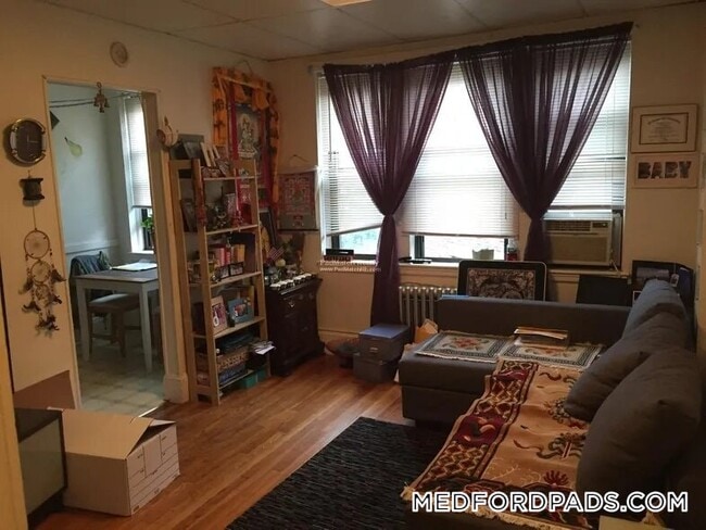 Building Photo - 53 Fellsway W