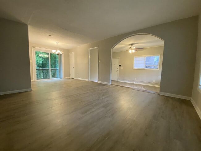 Photo - 3329 Oakridge Dr