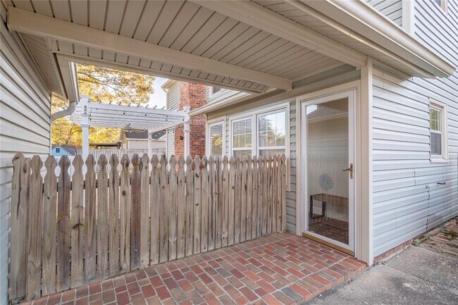 Photo - 149 Ledyard Dr