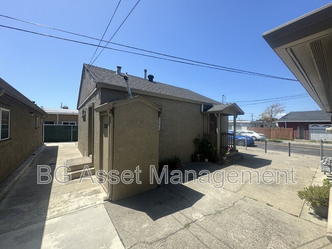 Photo - 1680 24th St