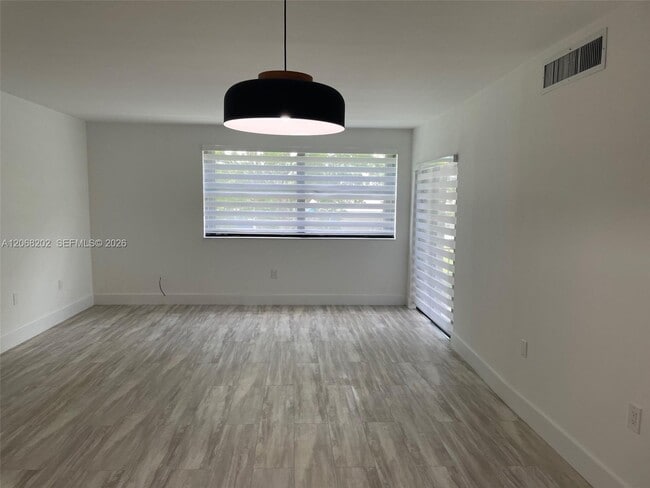Building Photo - 460 W Park Dr Unit 207