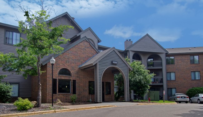 The Woodlands of Minnetonka Apartments - The Woodlands of Minnetonka Apartments