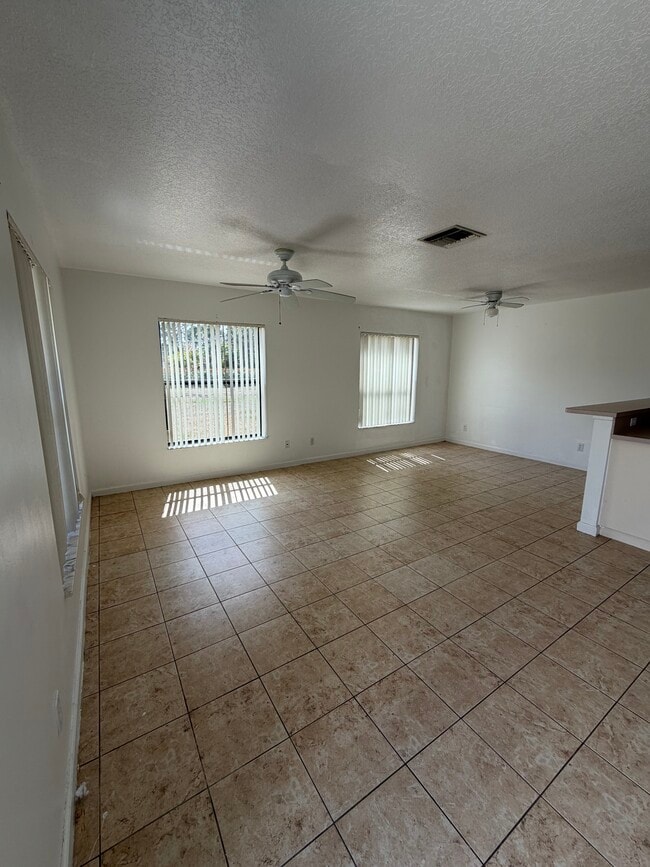 Building Photo - 12631 Orange Grove Blvd Unit Apt