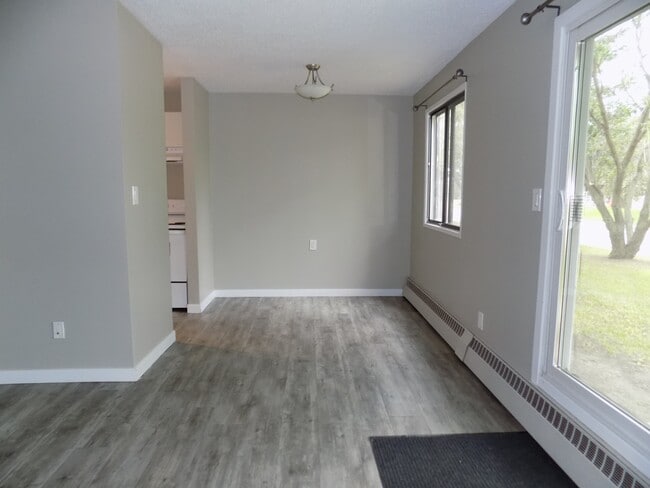 Photo - 8111-8196 StreetBlock B - 333