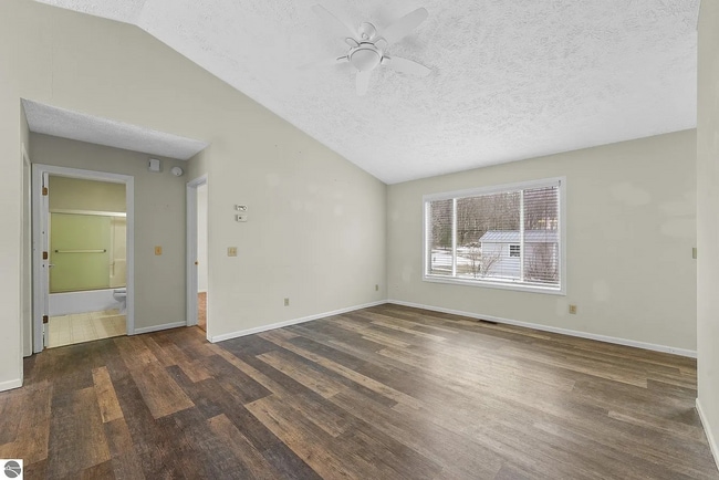 Photo - 202 Hassle Rd