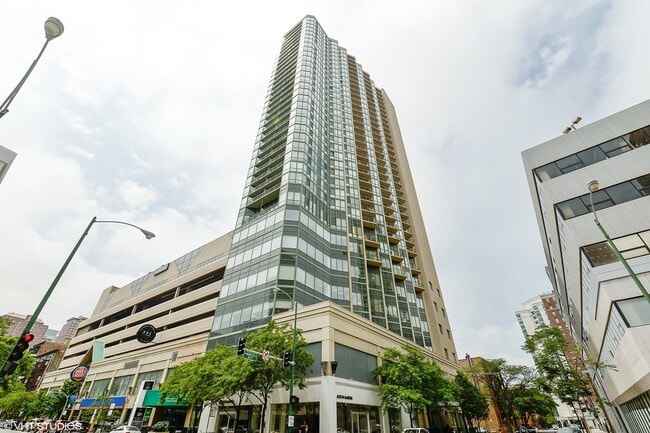 Building Photo - 111 W Maple St Unit 2711