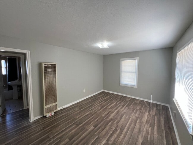 Photo - Super cute 2 bed  at the right place and price