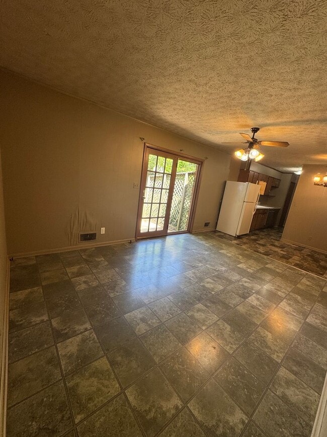 Photo - 400 7th Ave NE