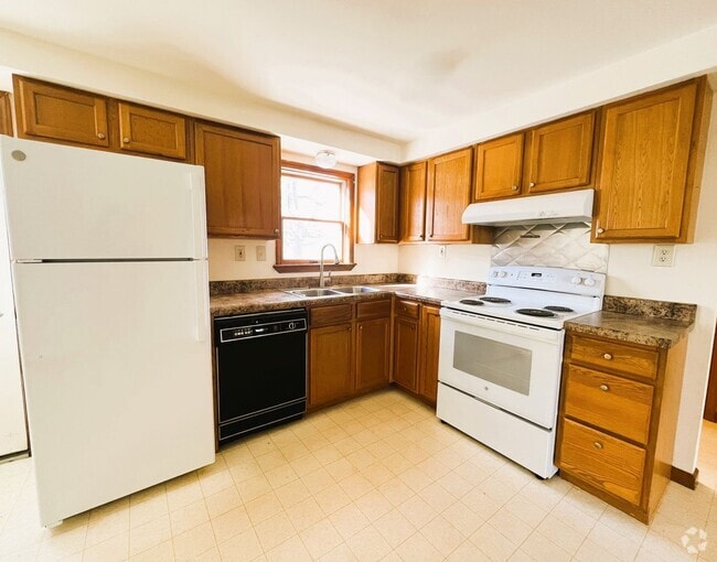 Building Photo - Spacious & Updated 2-Bedroom Apartment in ...